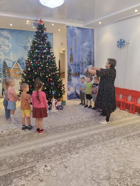 Рузские дошкольники простились с новогодней елкой