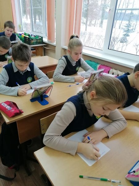 В Нововолковской школе прошел конкурс «Пиши красиво»