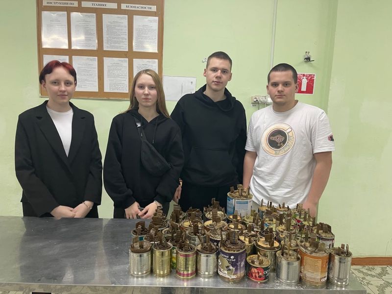 Тучковские студенты делали блиндажные свечи