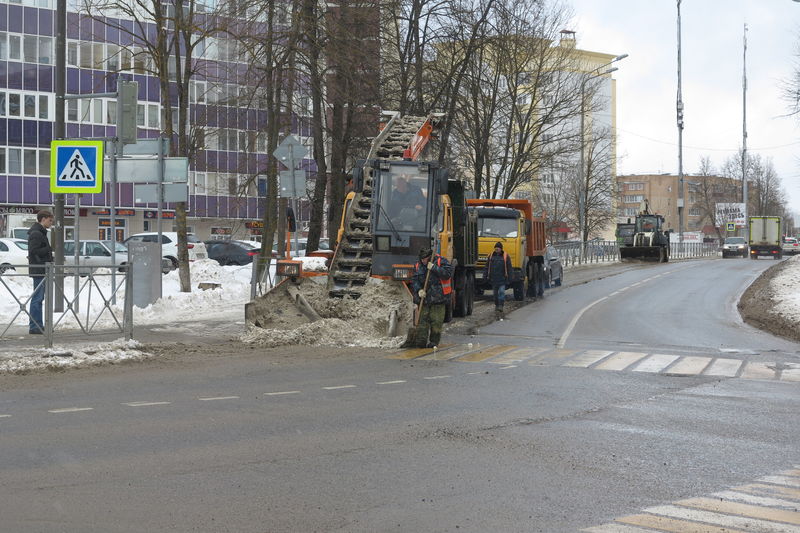 В Рузском округе расчищают улицы и тротуары 