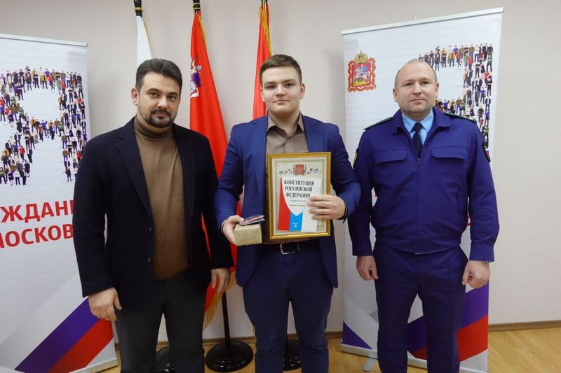 Николай Пархоменко вручил паспорта юным жителям округа