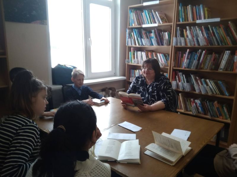 В Орешковской библиотеке читали стихи о маме