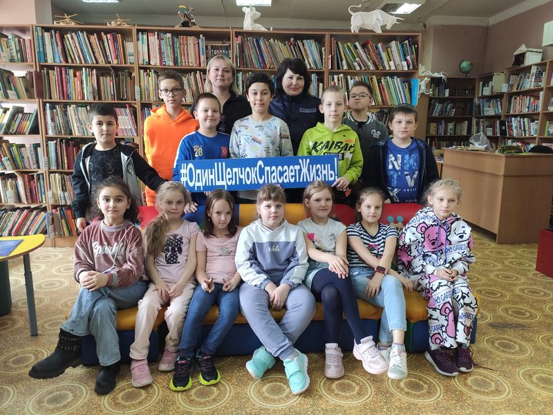 Рузские госавтоинспекторы провели занятие со школьниками в библиотеке