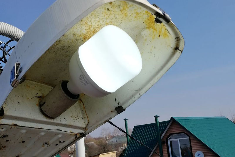 В Рузском округе меняют лампы в светильниках 
