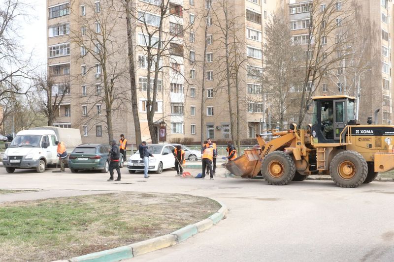 В Рузском округе наводят чистоту на дорогах 