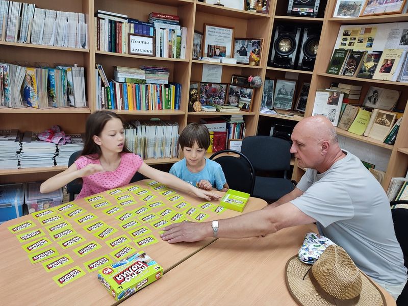 Тучковские школьники проводят каникулы в библиотеке