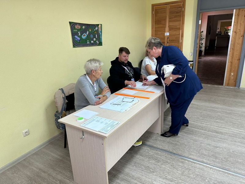 Ирина Вереина проголосовала на выборах губернатора в числе первых избирателей