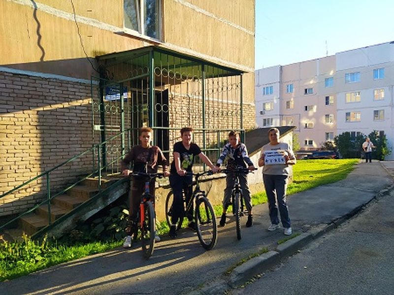 Тучковские ребята дружат с книгой и велосипедом  