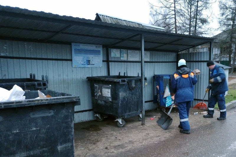  В Рузском округе убирают мусор на контейнерных площадках