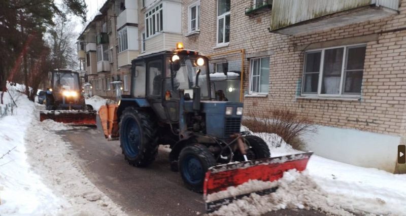 В Рузском округе продолжают очищать от снега населенные пункты