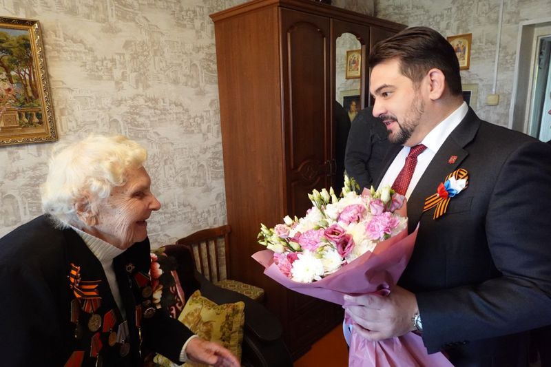 Николай Пархоменко поздравил Екатерину Акимовну Чернявскую