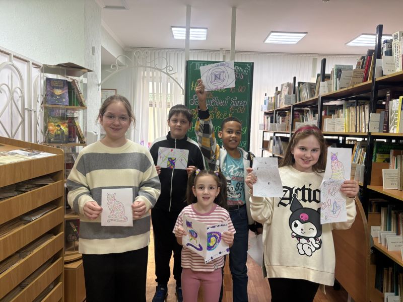 В Тучковской библиотеке осваивали рисование в стиле дудлинг