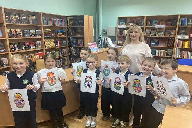 В Рузской библиотеке изучали и раскрашивали матрёшек