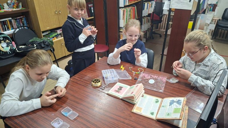 В Сытьковской библиотеке занимались бисероплетением