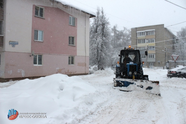 Более 20 единиц техники ежедневно проводят работы по уборке снега в Рузском городском округе