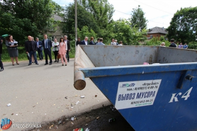  Максим Тарханов попросит прокуратуру провести проверку после отказа мусоровывозящей компании от своих обязательств
