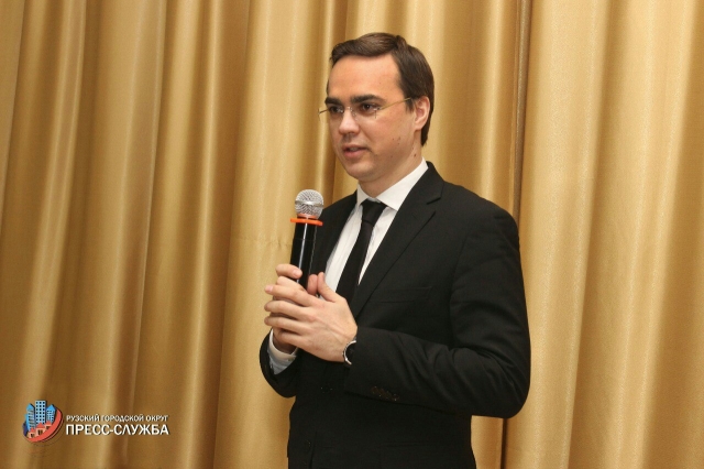 Максим Тарханов поручил улучшить качество образования в Рузском округе