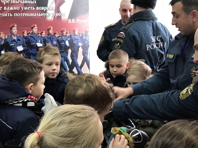 Школьники посетили Рузский центр обеспечения пунктов управления МЧС России