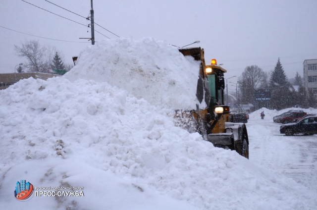 Несколько десятков единиц техники вышли на уборку Рузского городского округа от снега