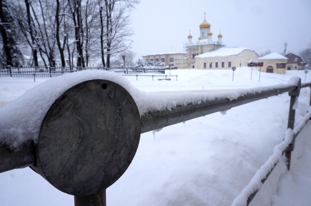 Активизировать работу по уборке снега и наледи с крыш поручил Максим Тарханов