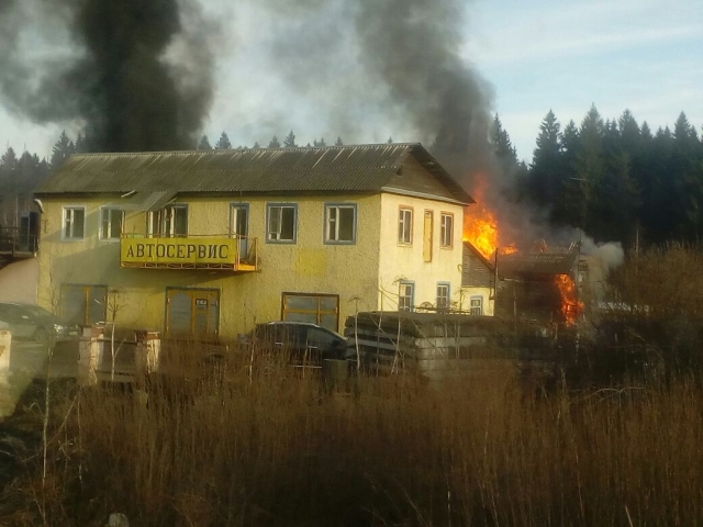 Автосервис горит в Рузском городском округе