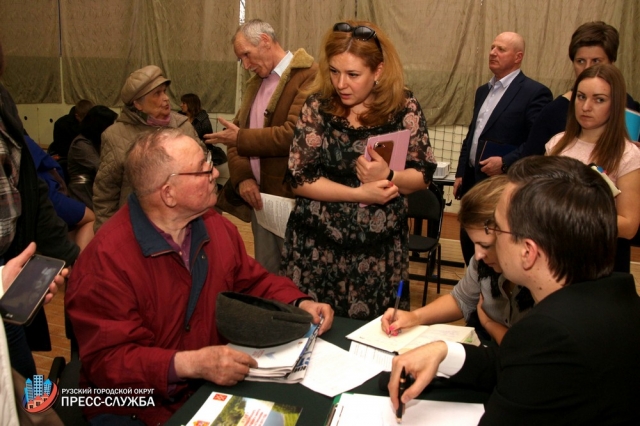 Вопрос переселения граждан из ветхого жилья обсудили на встрече Главы Рузского городского округа с жителями