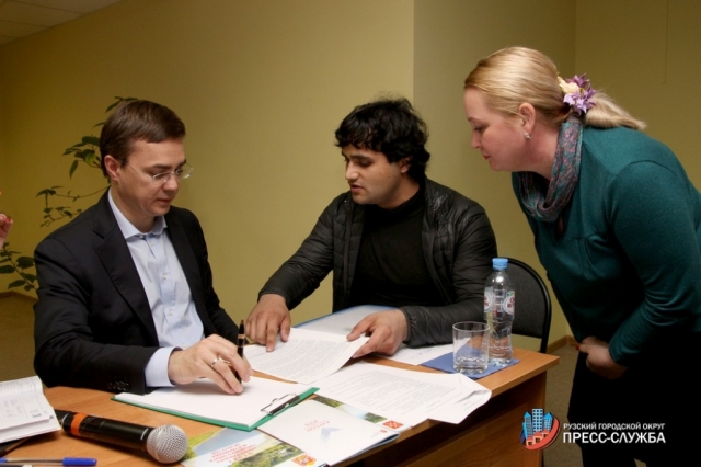Максим Тарханов поручил провести обследование дома в Покровском для включения в программу капремонта