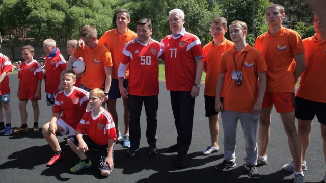 Мэр Москвы и Губернатор Московской области сыграли в футбол с детьми в лагере «Юнармеец»