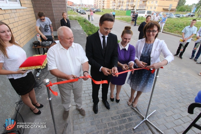 Выпускникам школ-интернатов вручили ключи от квартир в Рузском городском округе