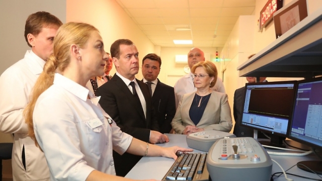 Премьер-министр Медведев высоко оценил онкологический центр в Балашихе