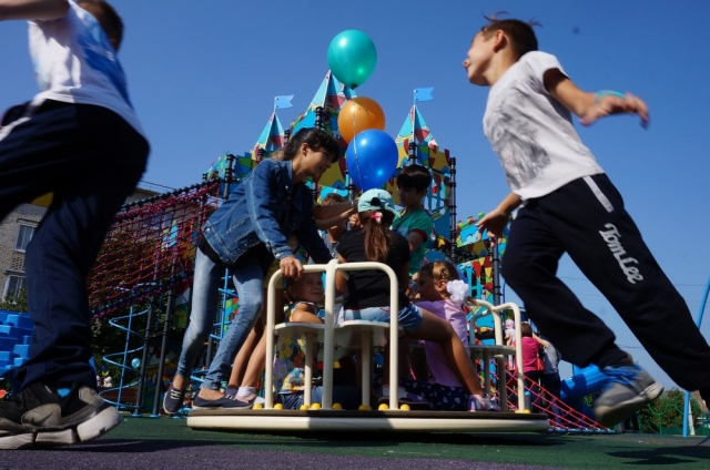 С начала года в Московской области по Губернаторской программе установлено уже более 200 детских площадок