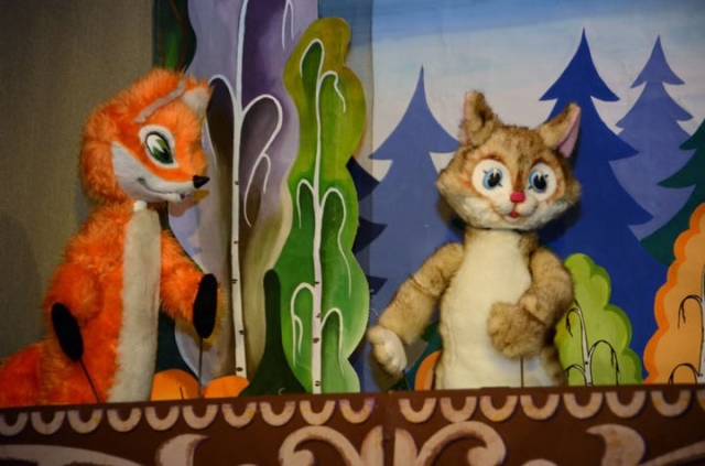 Кукольный спектакль «Кот и лиса» показали детям в Рузском округе