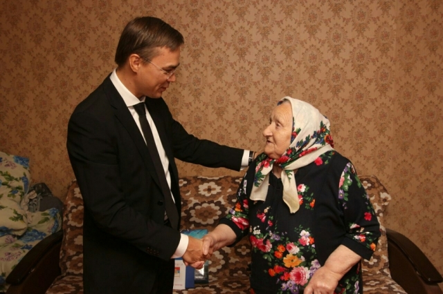 С 90-летним юбилеем поздравил жительницу глава Рузского городского округа