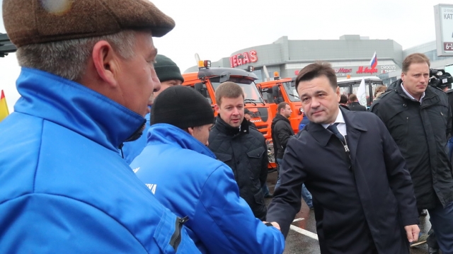 Воробьев вручил муниципалитетам Подмосковья ключи от коммунальной техники
