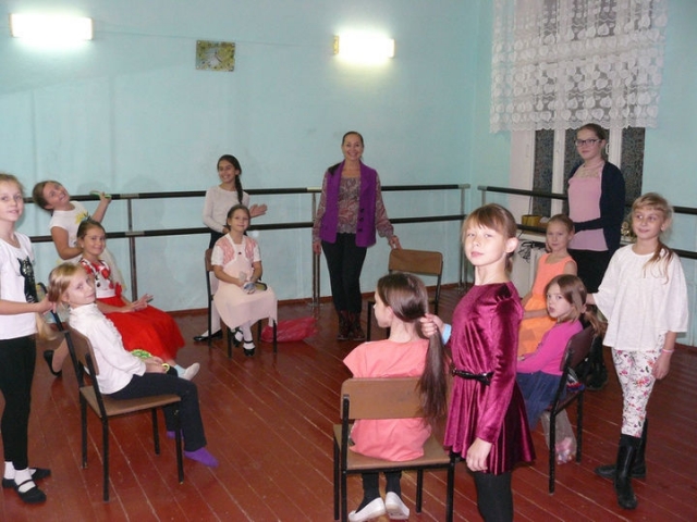Салон красоты в танцклассе Дороховской школы искусств