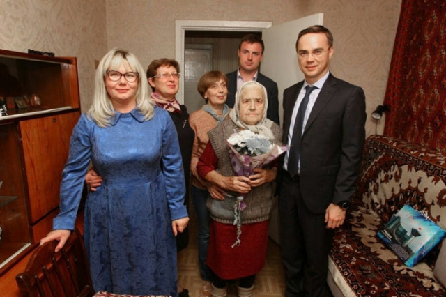 Глава Рузского округа поздравил местную жительницу с 90-летием