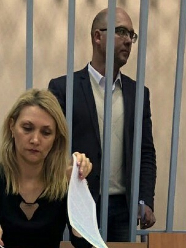 Появилось фото депутата Уварова из зала суда