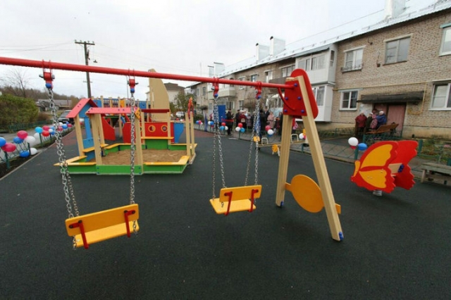 В деревне Ивойлово Рузского округа появилась новая детская площадка