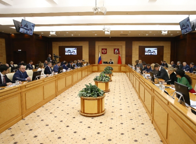 Губернатор обсудил привлечение инвестиций на расширенном заседании правительства Подмосковья