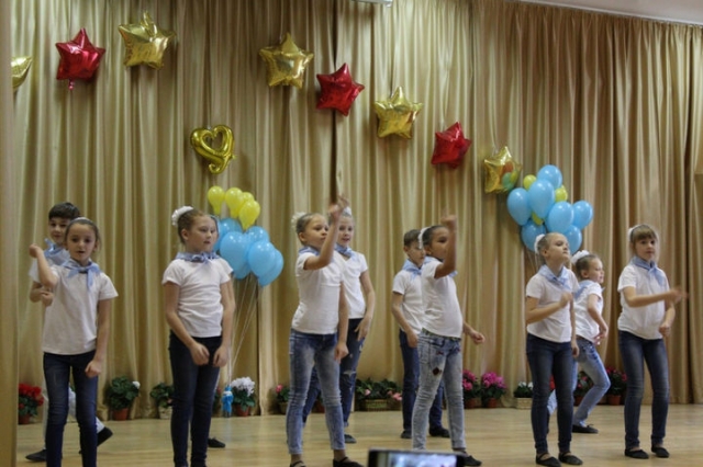 В гимназии №1 Рузы прошел концерт, посвященный Дню матери