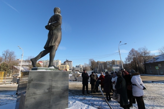 В день годовщины казни Героя Советского Союза в Рузском городском округе возложили цветы к памятнику Зое Космодемьянской