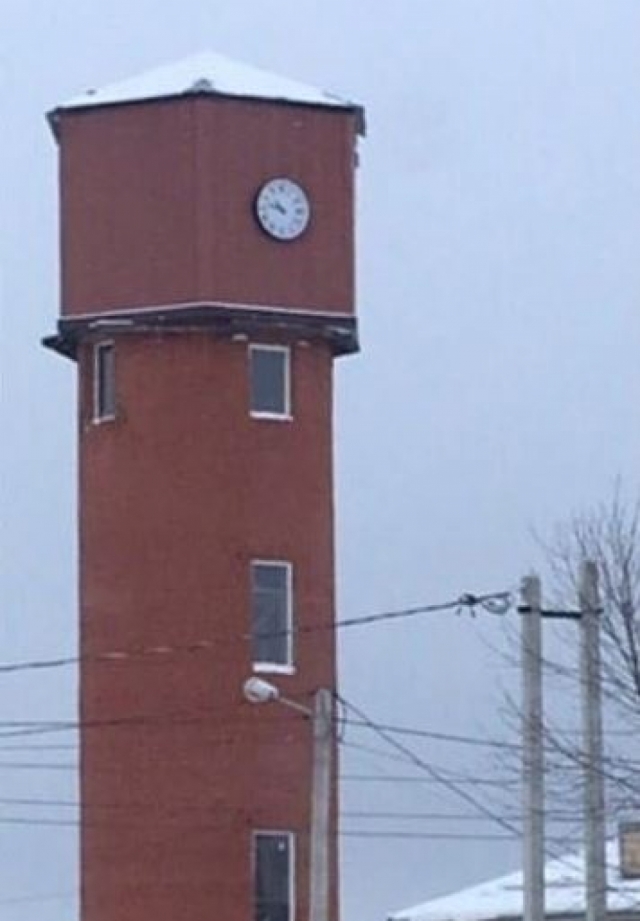 Часы установили на башне в Колюбакино