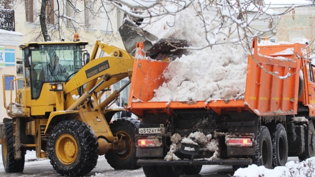 Коммунальные службы Московской области привлекают дополнительные силы для уборки снега 