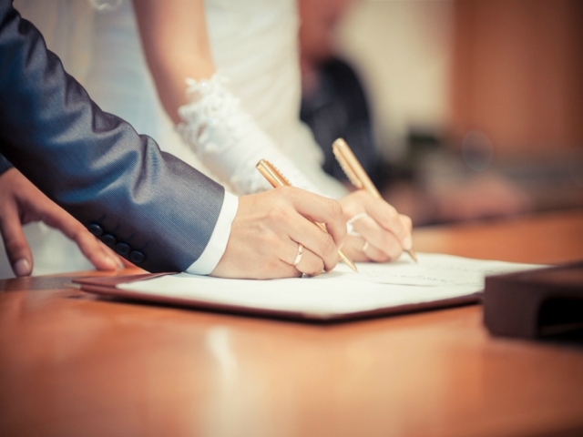 Изменения законодательства позволяют гражданам самостоятельно выбрать дату и время регистрации брака