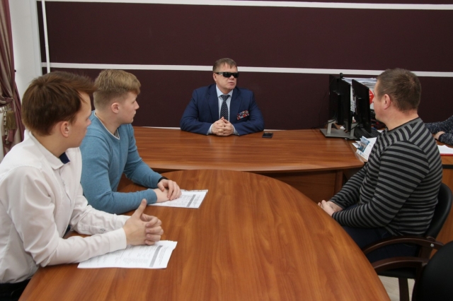 Члены молодежного парламента Рузского городского округа приняли участие в приеме жителей, проведенном Владимиром Вшивцевым