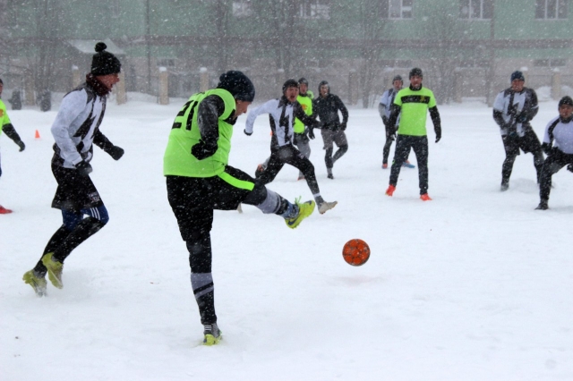 Первенство по футболу на снегу проходит в Рузском городском округе