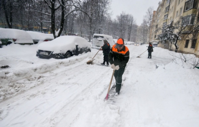 Губернатор поблагодарил коммунальщиков за сверхлимитную работу по уборке снега в Подмосковье