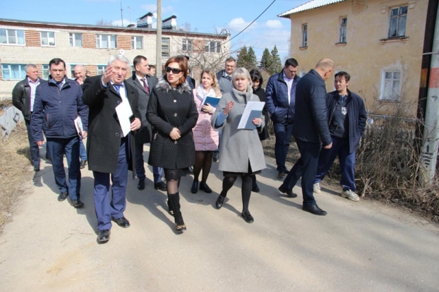 Переселение жильцов из ветхих домов обсуждалось во время рабочего визита главы Рузского округа в Ольховку