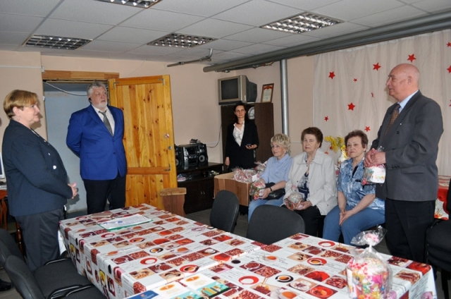 Глава округа Татьяна Витушева поздравила пенсионеров с наступающими праздниками и пожелала им активного долголетия