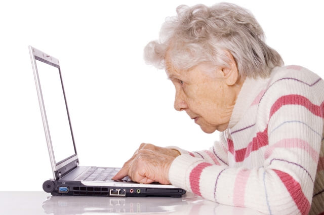 Пенсионеров в Рузском округе учат пользоваться компьютером